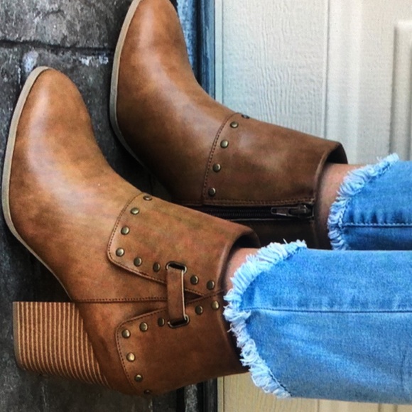 Eye catching cuffed studs block heel ankle boots size 8 - Picture 3 of 4